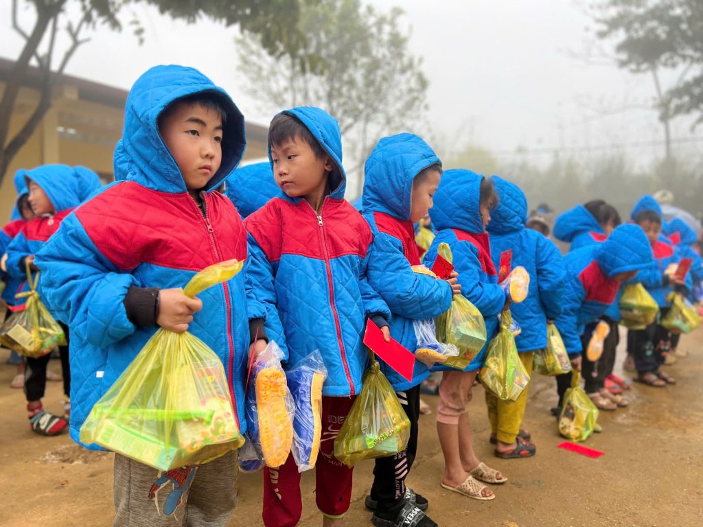 z6628333039826 0588ad604128b2c8b0fa2b2f2cac9845 Color Tour - Khởi Nguồn Giá Trị Sống Tháng 10 1, 2026